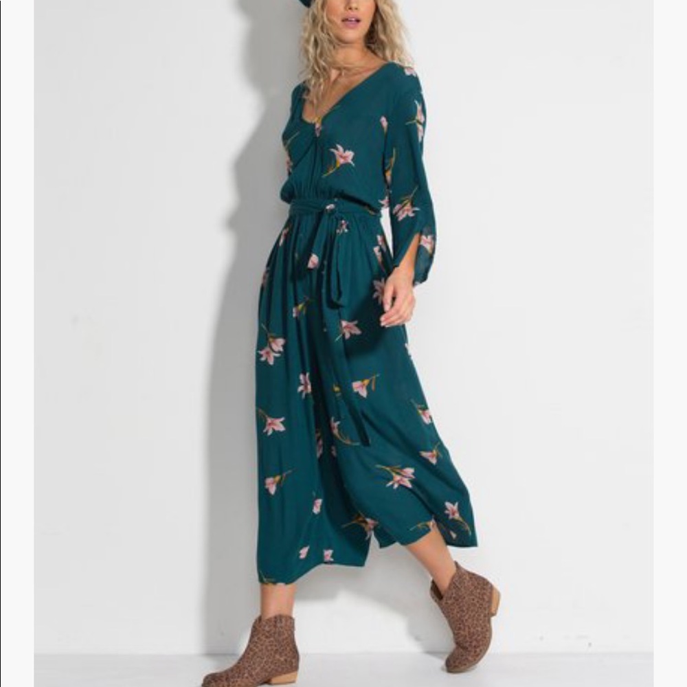 ☀️Billabong☀️ Floral Green Twist Back Jumpsuit